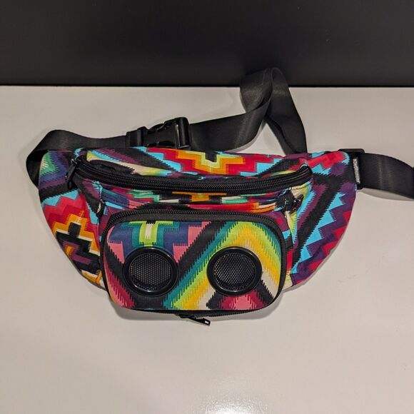 JammyPack Other - JammyPack Mobile Speaker Fanny Pack Travel Bag Retro 90's Geometric Pattern